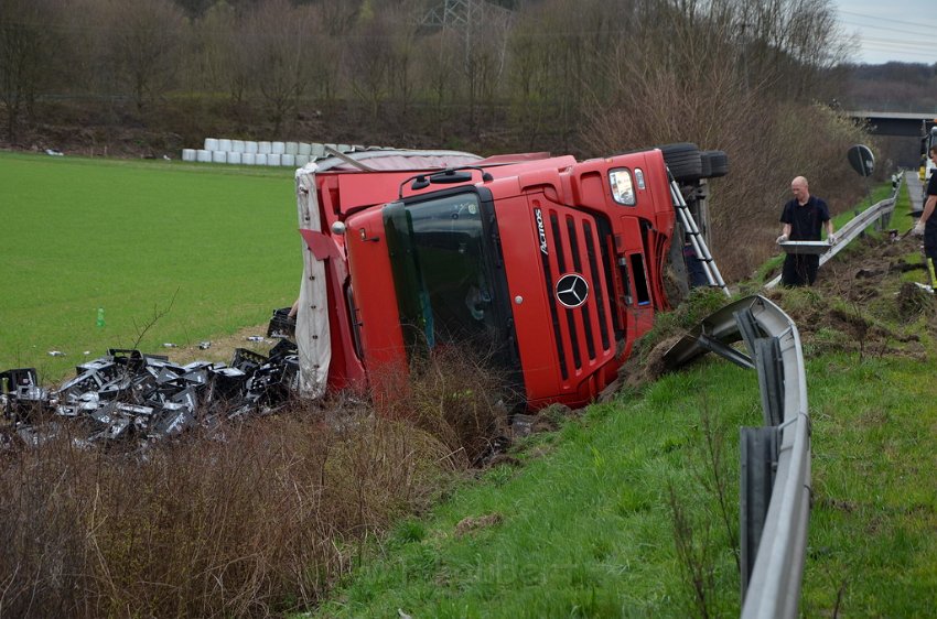 Bierlaster umgestuerzt A 3 Rich Frankfurt Hoehe AS Lohmar P015.JPG